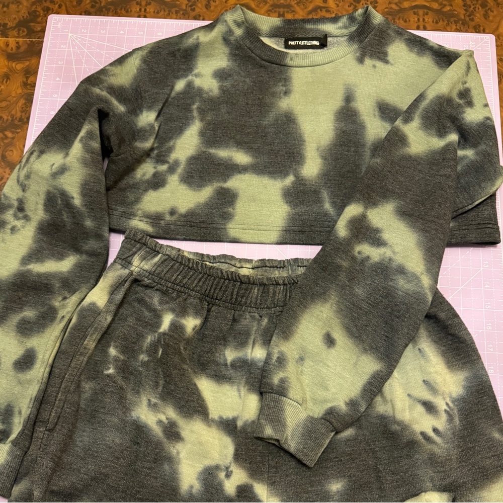 Pretty little thing 2 piece sweatsuit, fits like a Small excellent condition